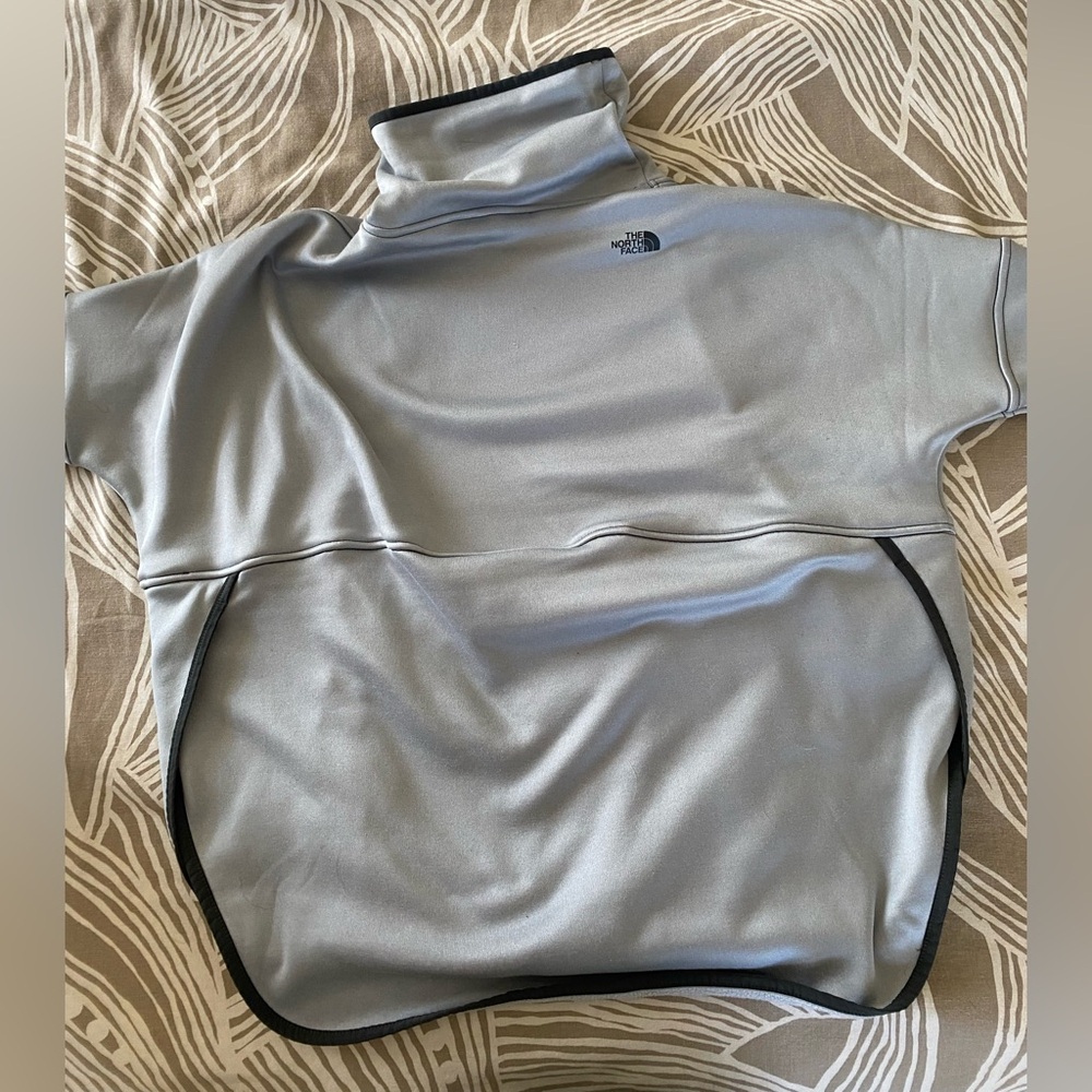 The North Face Light Gray Short-Sleeve Pullover